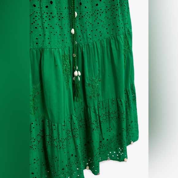 Embroidered skirt with sea shell design - Picture 13 of 14